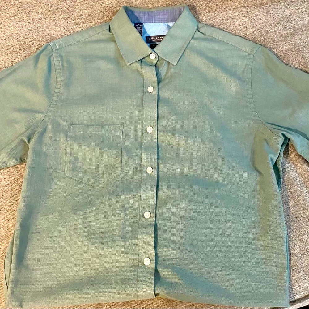 Van Heusen Never Tuck green